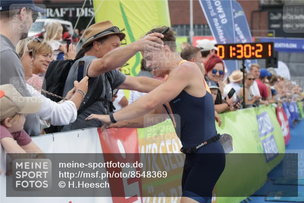 10.08.2025 - GEWOBA Citytriathlon Bremen H.Heesch http://msf.ph/oto/8548369 10.08.2025 11:34:03 Ziel 31, 35, 352 meine-sportfotos.de