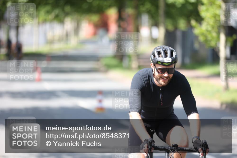 10.08.2025 - GEWOBA Citytriathlon Bremen Yannick Fuchs http://msf.ph/oto/8548371 10.08.2025 13:13:41 Radfahren 742, 781, 784, 790, 905, 982, 1015, 1033 meine-sportfotos.de