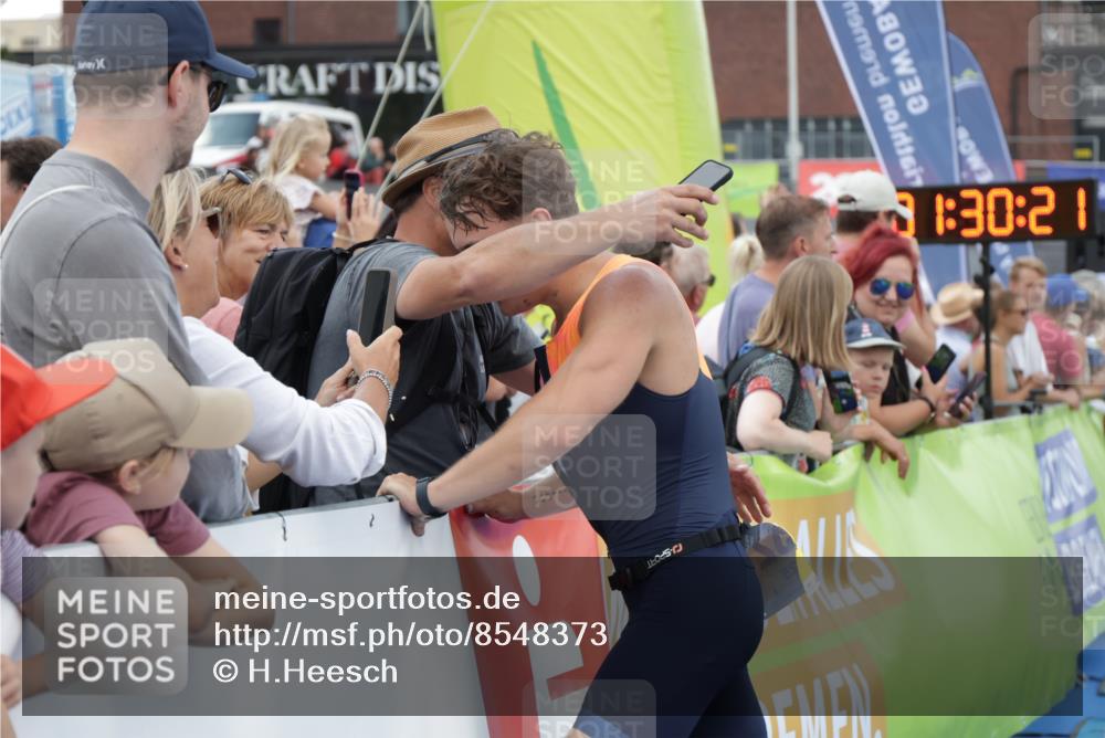 10.08.2025 - GEWOBA Citytriathlon Bremen H.Heesch http://msf.ph/oto/8548373 10.08.2025 11:34:03 Ziel 31, 35, 352 meine-sportfotos.de