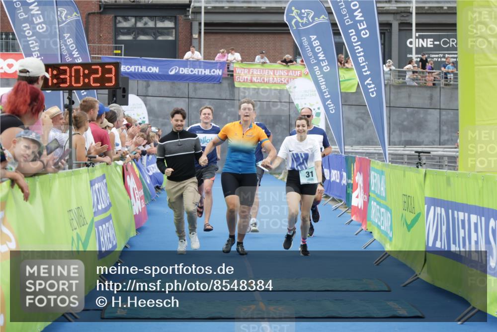 10.08.2025 - GEWOBA Citytriathlon Bremen H.Heesch http://msf.ph/oto/8548384 10.08.2025 11:34:05 Ziel 31, 35, 352 meine-sportfotos.de