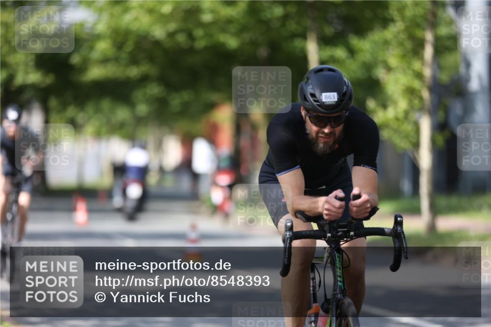 10.08.2025 - GEWOBA Citytriathlon Bremen Yannick Fuchs http://msf.ph/oto/8548393 10.08.2025 12:13:55 Radfahren 568, 590, 621, 689, 733, 776, 823, 863, 873, 950, 951, 1017 meine-sportfotos.de
