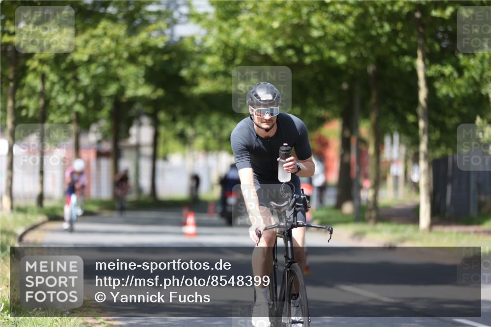10.08.2025 - GEWOBA Citytriathlon Bremen Yannick Fuchs http://msf.ph/oto/8548399 10.08.2025 12:13:56 Radfahren 568, 587, 590, 615, 621, 689, 733, 776, 823, 863, 873, 950, 951 meine-sportfotos.de