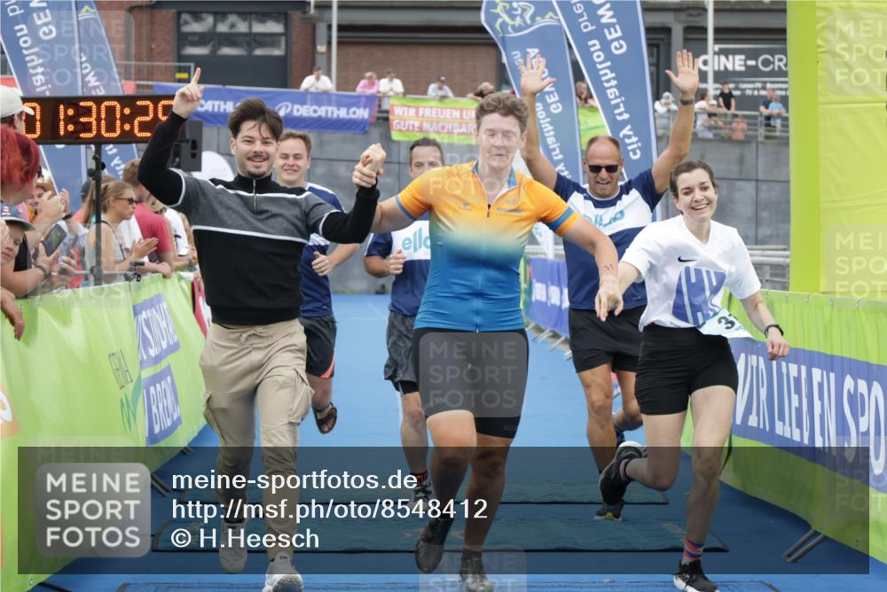 10.08.2025 - GEWOBA Citytriathlon Bremen H.Heesch http://msf.ph/oto/8548412 10.08.2025 11:34:07 Ziel 31, 35 meine-sportfotos.de