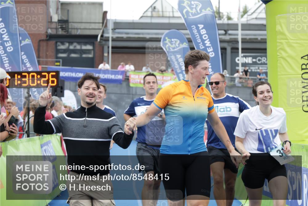 10.08.2025 - GEWOBA Citytriathlon Bremen H.Heesch http://msf.ph/oto/8548415 10.08.2025 11:34:07 Ziel 31, 35 meine-sportfotos.de