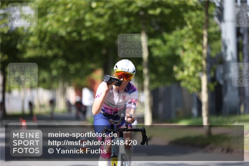 10.08.2025 - GEWOBA Citytriathlon Bremen Yannick Fuchs http://msf.ph/oto/8548420 10.08.2025 12:13:59 Radfahren 568, 587, 590, 615, 621, 689, 733, 776, 863, 873, 950, 951 meine-sportfotos.de