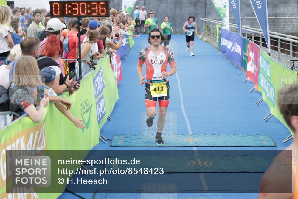 10.08.2025 - GEWOBA Citytriathlon Bremen H.Heesch http://msf.ph/oto/8548423 10.08.2025 11:34:18 Ziel 413 meine-sportfotos.de