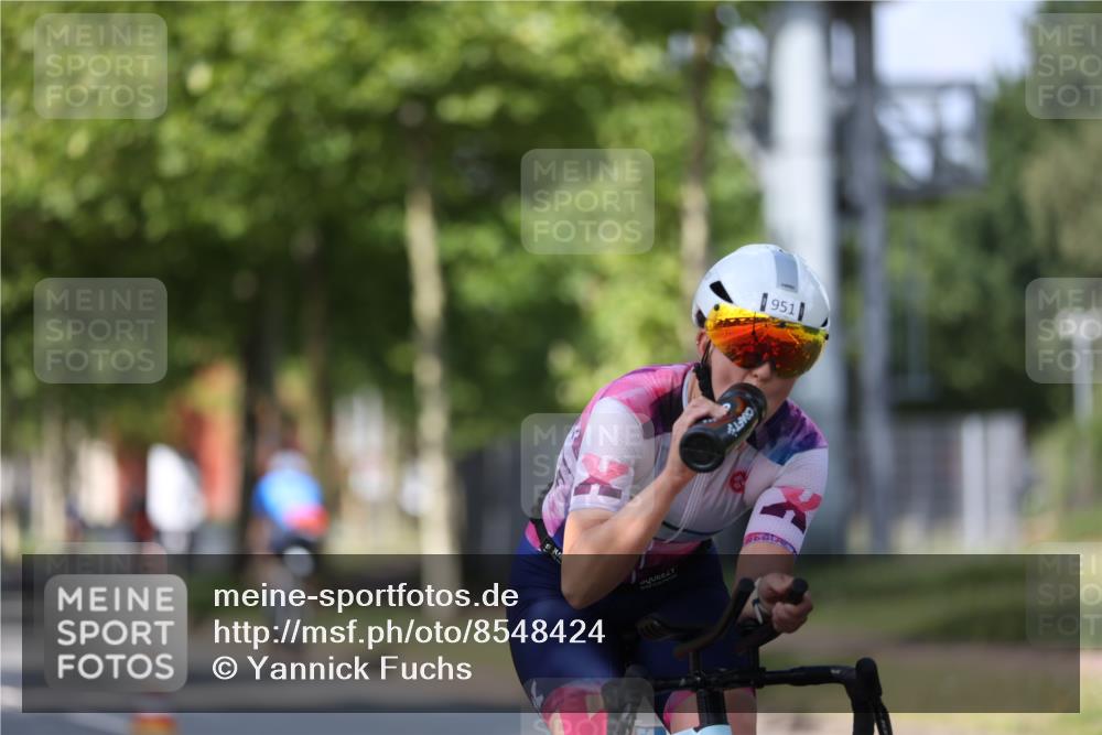 10.08.2025 - GEWOBA Citytriathlon Bremen Yannick Fuchs http://msf.ph/oto/8548424 10.08.2025 12:14:00 Radfahren 568, 587, 590, 615, 621, 689, 733, 788, 863, 873, 950, 951, 1030 meine-sportfotos.de