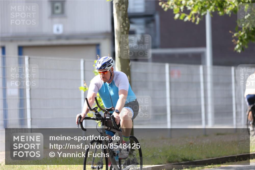 10.08.2025 - GEWOBA Citytriathlon Bremen Yannick Fuchs http://msf.ph/oto/8548425 10.08.2025 13:14:45 Radfahren 772, 877 meine-sportfotos.de