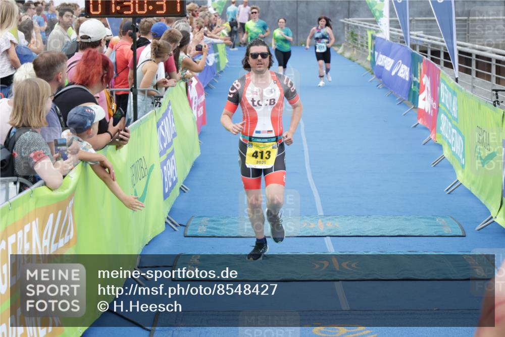 10.08.2025 - GEWOBA Citytriathlon Bremen H.Heesch http://msf.ph/oto/8548427 10.08.2025 11:34:18 Ziel 413 meine-sportfotos.de