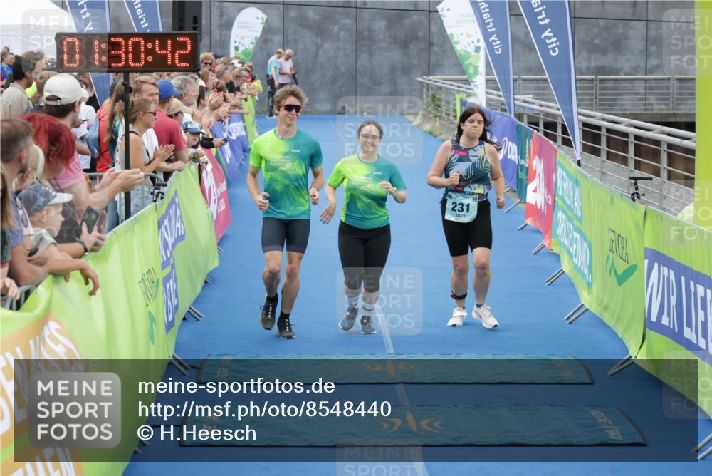 10.08.2025 - GEWOBA Citytriathlon Bremen H.Heesch http://msf.ph/oto/8548440 10.08.2025 11:34:24 Ziel 231, 413 meine-sportfotos.de