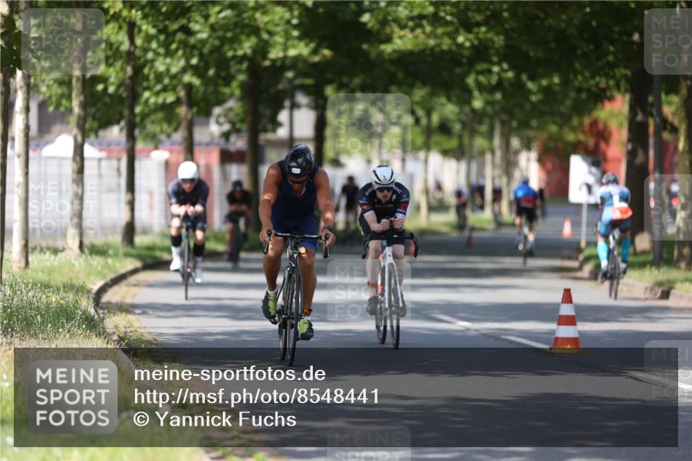 10.08.2025 - GEWOBA Citytriathlon Bremen Yannick Fuchs http://msf.ph/oto/8548441 10.08.2025 12:14:03 Radfahren 568, 587, 590, 615, 616, 630, 689, 733, 788, 863, 873, 950, 951, 1030 meine-sportfotos.de