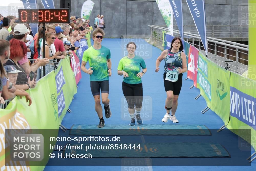 10.08.2025 - GEWOBA Citytriathlon Bremen H.Heesch http://msf.ph/oto/8548444 10.08.2025 11:34:24 Ziel 231, 413 meine-sportfotos.de