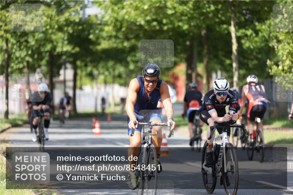 10.08.2025 - GEWOBA Citytriathlon Bremen Yannick Fuchs http://msf.ph/oto/8548451 10.08.2025 12:14:04 Radfahren 568, 587, 590, 615, 616, 630, 689, 733, 788, 863, 873, 950, 951, 1030 meine-sportfotos.de