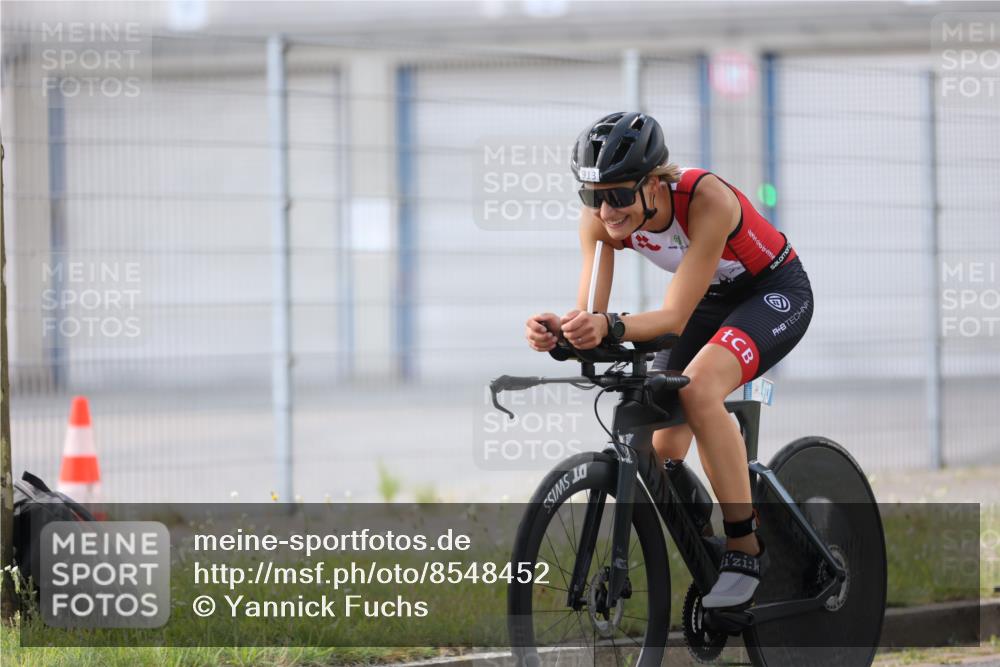 10.08.2025 - GEWOBA Citytriathlon Bremen Yannick Fuchs http://msf.ph/oto/8548452 10.08.2025 13:15:05 Radfahren 765, 826, 913 meine-sportfotos.de