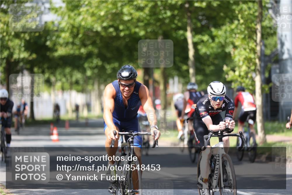 10.08.2025 - GEWOBA Citytriathlon Bremen Yannick Fuchs http://msf.ph/oto/8548453 10.08.2025 12:14:05 Radfahren 587, 590, 615, 616, 630, 689, 733, 788, 863, 873, 950, 951, 1030 meine-sportfotos.de