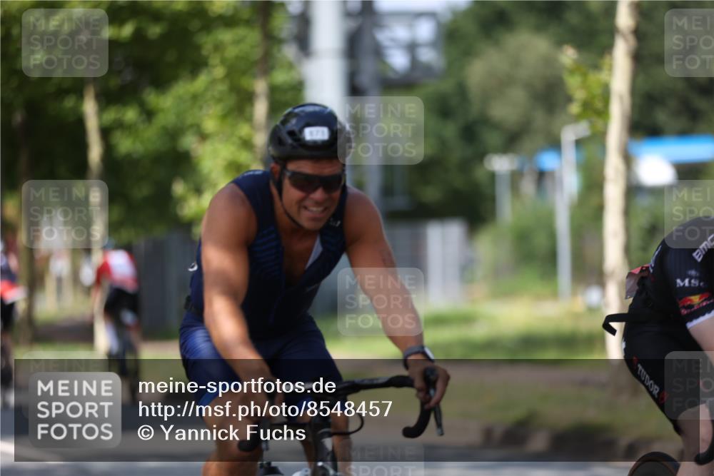10.08.2025 - GEWOBA Citytriathlon Bremen Yannick Fuchs http://msf.ph/oto/8548457 10.08.2025 12:14:05 Radfahren 587, 590, 615, 616, 630, 689, 733, 788, 863, 873, 950, 951, 1030 meine-sportfotos.de