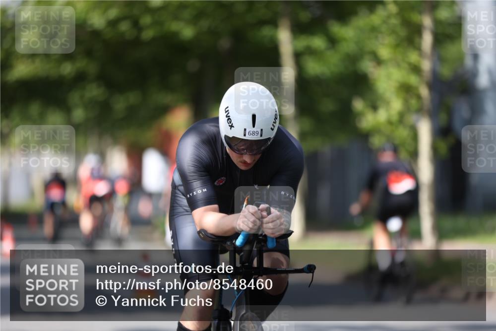 10.08.2025 - GEWOBA Citytriathlon Bremen Yannick Fuchs http://msf.ph/oto/8548460 10.08.2025 12:14:06 Radfahren 587, 590, 615, 616, 630, 689, 733, 788, 793, 863, 873, 950, 951, 1030 meine-sportfotos.de