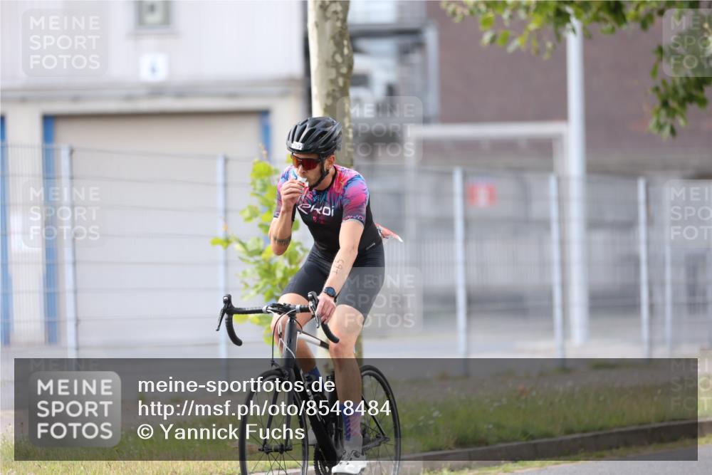 10.08.2025 - GEWOBA Citytriathlon Bremen Yannick Fuchs http://msf.ph/oto/8548484 10.08.2025 13:15:16 Radfahren 736, 749, 758, 765, 826, 913, 969 meine-sportfotos.de