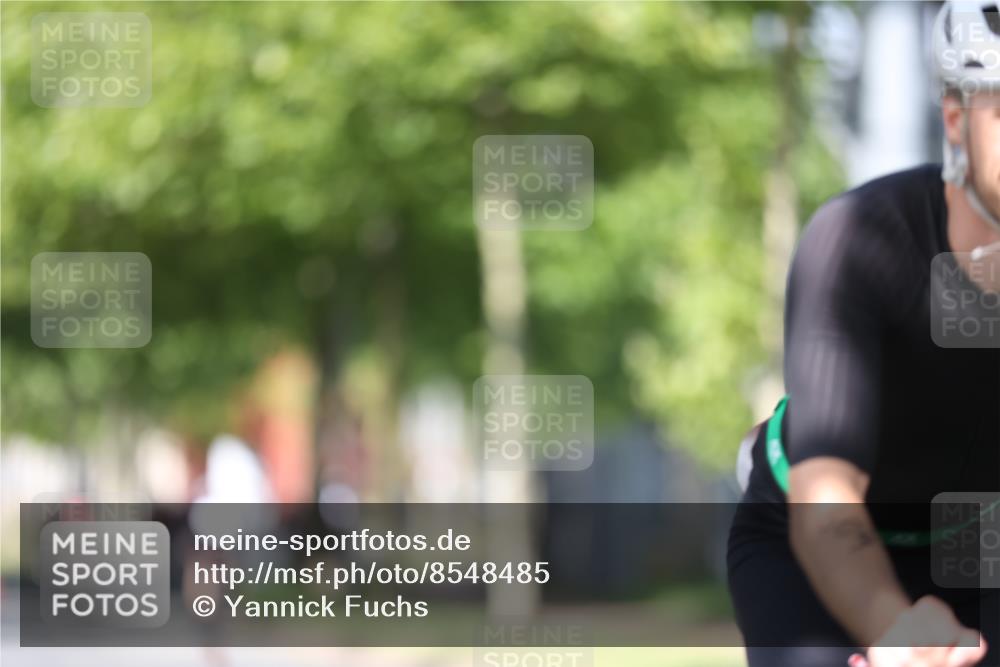 10.08.2025 - GEWOBA Citytriathlon Bremen Yannick Fuchs http://msf.ph/oto/8548485 10.08.2025 12:14:11 Radfahren 587, 615, 616, 630, 655, 689, 788, 793, 801, 873, 950, 951, 1030 meine-sportfotos.de
