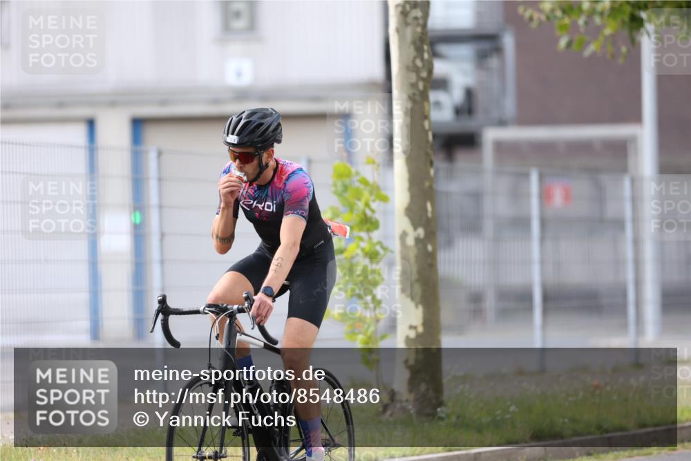 10.08.2025 - GEWOBA Citytriathlon Bremen Yannick Fuchs http://msf.ph/oto/8548486 10.08.2025 13:15:16 Radfahren 736, 749, 758, 765, 826, 913, 969 meine-sportfotos.de