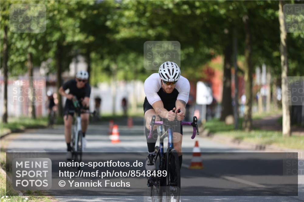 10.08.2025 - GEWOBA Citytriathlon Bremen Yannick Fuchs http://msf.ph/oto/8548489 10.08.2025 12:14:12 Radfahren 587, 615, 616, 630, 655, 689, 788, 793, 801, 873, 950, 951, 1030 meine-sportfotos.de