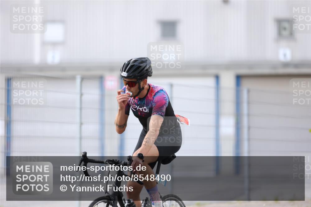 10.08.2025 - GEWOBA Citytriathlon Bremen Yannick Fuchs http://msf.ph/oto/8548490 10.08.2025 13:15:16 Radfahren 736, 749, 758, 765, 826, 913, 969 meine-sportfotos.de