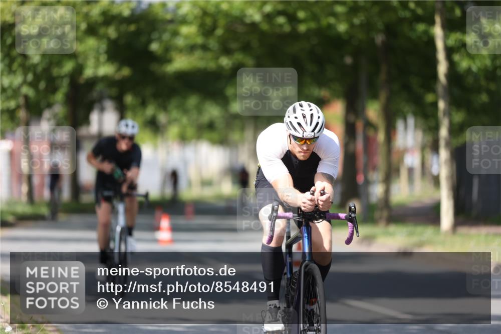 10.08.2025 - GEWOBA Citytriathlon Bremen Yannick Fuchs http://msf.ph/oto/8548491 10.08.2025 12:14:13 Radfahren 587, 615, 616, 630, 655, 689, 788, 793, 801, 873, 888, 950, 951, 1030 meine-sportfotos.de