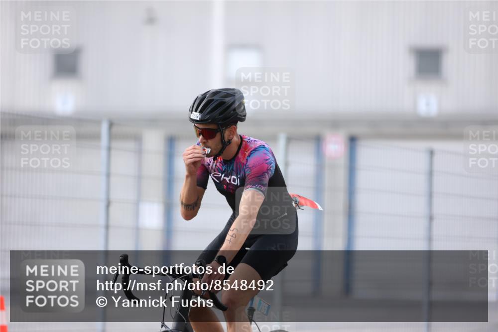 10.08.2025 - GEWOBA Citytriathlon Bremen Yannick Fuchs http://msf.ph/oto/8548492 10.08.2025 13:15:16 Radfahren 736, 749, 758, 765, 826, 913, 969 meine-sportfotos.de