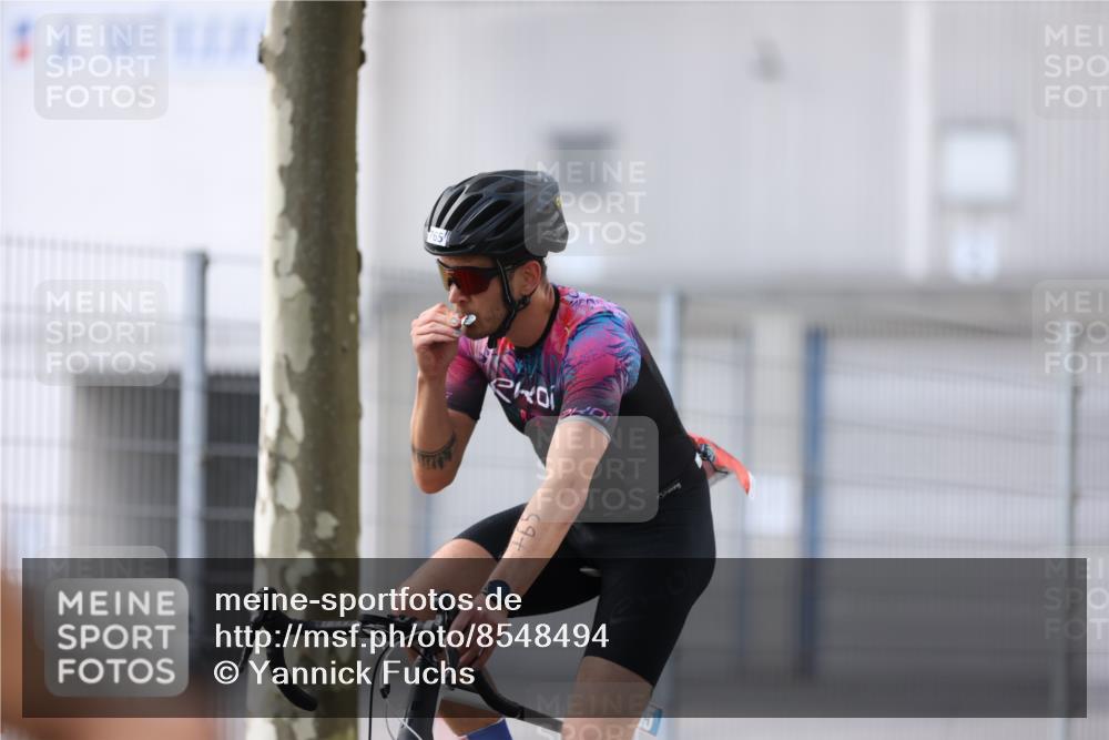 10.08.2025 - GEWOBA Citytriathlon Bremen Yannick Fuchs http://msf.ph/oto/8548494 10.08.2025 13:15:17 Radfahren 736, 749, 758, 765, 826, 940, 969 meine-sportfotos.de