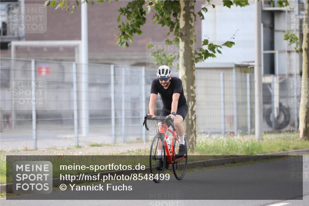 10.08.2025 - GEWOBA Citytriathlon Bremen Yannick Fuchs http://msf.ph/oto/8548499 10.08.2025 13:15:23 Radfahren 736, 749, 758, 765, 826, 940, 969 meine-sportfotos.de