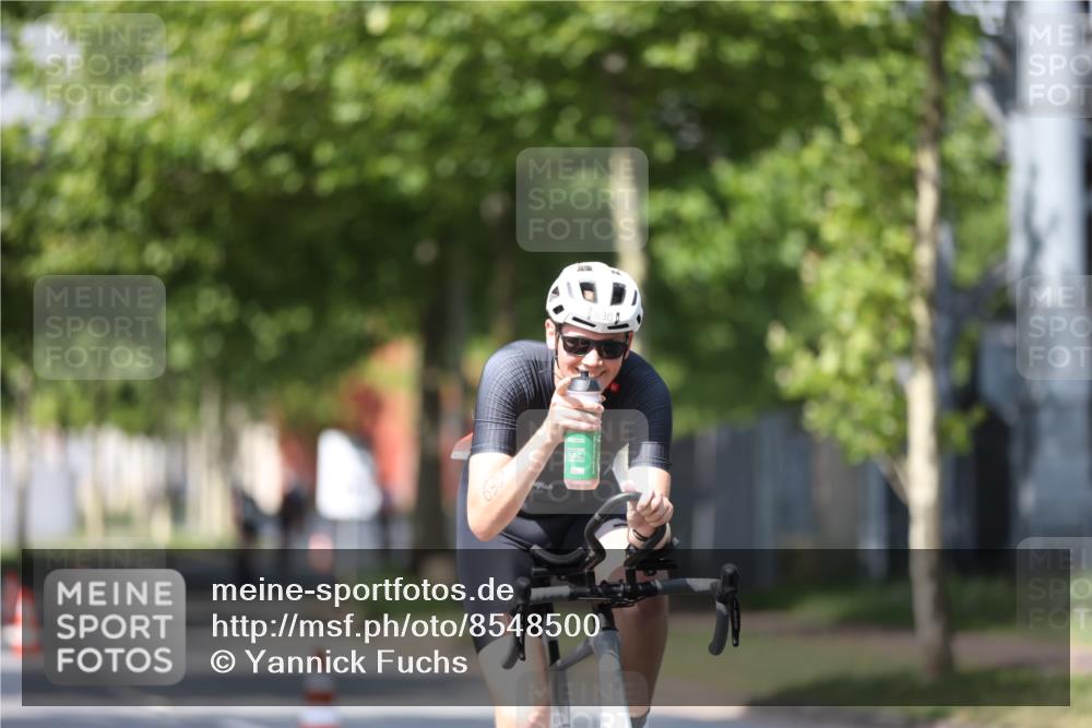 10.08.2025 - GEWOBA Citytriathlon Bremen Yannick Fuchs http://msf.ph/oto/8548500 10.08.2025 12:14:14 Radfahren 587, 615, 616, 630, 655, 689, 708, 788, 793, 801, 873, 888, 950, 1030 meine-sportfotos.de