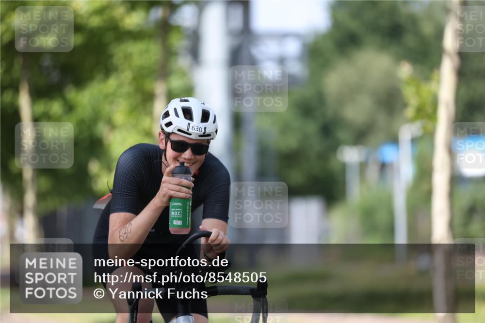 10.08.2025 - GEWOBA Citytriathlon Bremen Yannick Fuchs http://msf.ph/oto/8548505 10.08.2025 12:14:14 Radfahren 587, 615, 616, 630, 655, 689, 708, 788, 793, 801, 873, 888, 950, 1030 meine-sportfotos.de