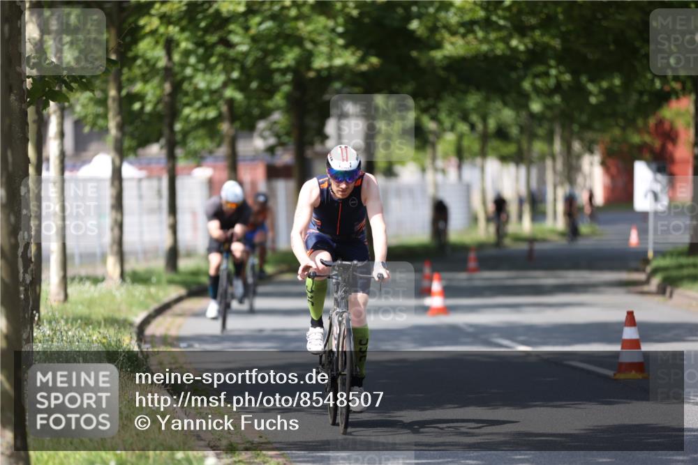 10.08.2025 - GEWOBA Citytriathlon Bremen Yannick Fuchs http://msf.ph/oto/8548507 10.08.2025 12:14:17 Radfahren 587, 615, 616, 630, 655, 681, 689, 708, 735, 788, 793, 801, 873, 888, 1030 meine-sportfotos.de