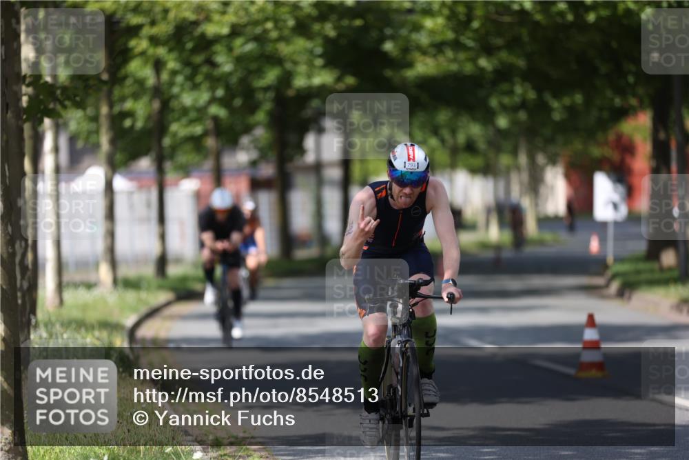 10.08.2025 - GEWOBA Citytriathlon Bremen Yannick Fuchs http://msf.ph/oto/8548513 10.08.2025 12:14:18 Radfahren 587, 615, 616, 630, 655, 681, 689, 708, 735, 788, 793, 801, 888, 1030 meine-sportfotos.de