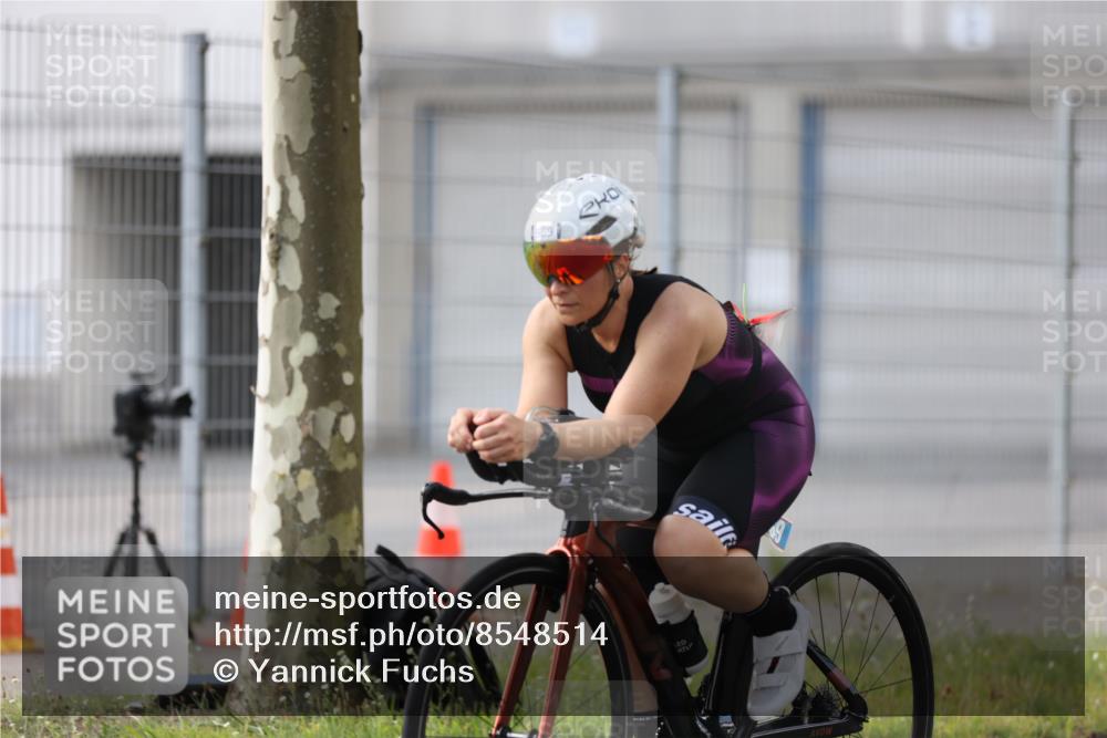 10.08.2025 - GEWOBA Citytriathlon Bremen Yannick Fuchs http://msf.ph/oto/8548514 10.08.2025 13:15:27 Radfahren 636, 736, 749, 758, 765, 940, 969, 1025 meine-sportfotos.de