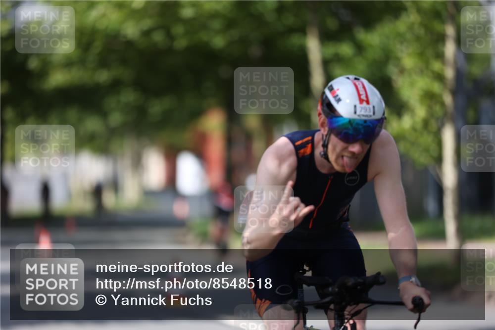 10.08.2025 - GEWOBA Citytriathlon Bremen Yannick Fuchs http://msf.ph/oto/8548518 10.08.2025 12:14:19 Radfahren 587, 615, 616, 630, 655, 681, 689, 708, 735, 788, 793, 801, 888, 1030 meine-sportfotos.de