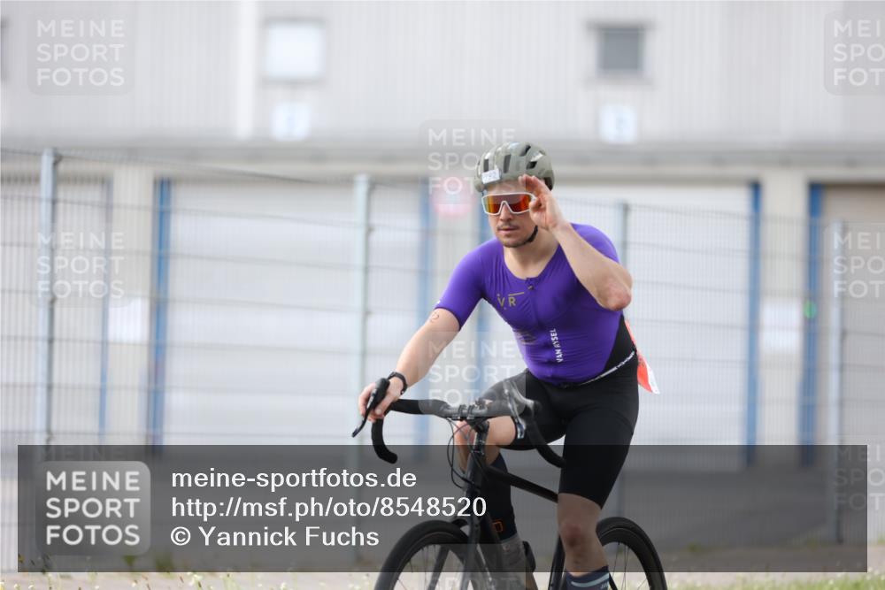 10.08.2025 - GEWOBA Citytriathlon Bremen Yannick Fuchs http://msf.ph/oto/8548520 10.08.2025 13:15:28 Radfahren 636, 736, 749, 758, 940, 969, 1025 meine-sportfotos.de