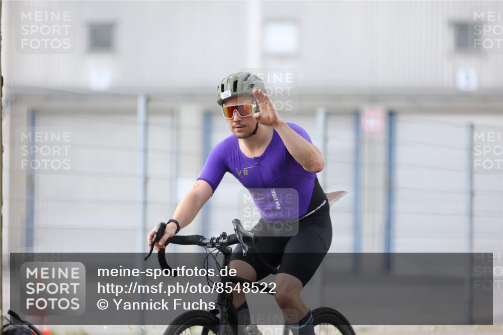 10.08.2025 - GEWOBA Citytriathlon Bremen Yannick Fuchs http://msf.ph/oto/8548522 10.08.2025 13:15:28 Radfahren 636, 736, 749, 758, 940, 969, 1025 meine-sportfotos.de