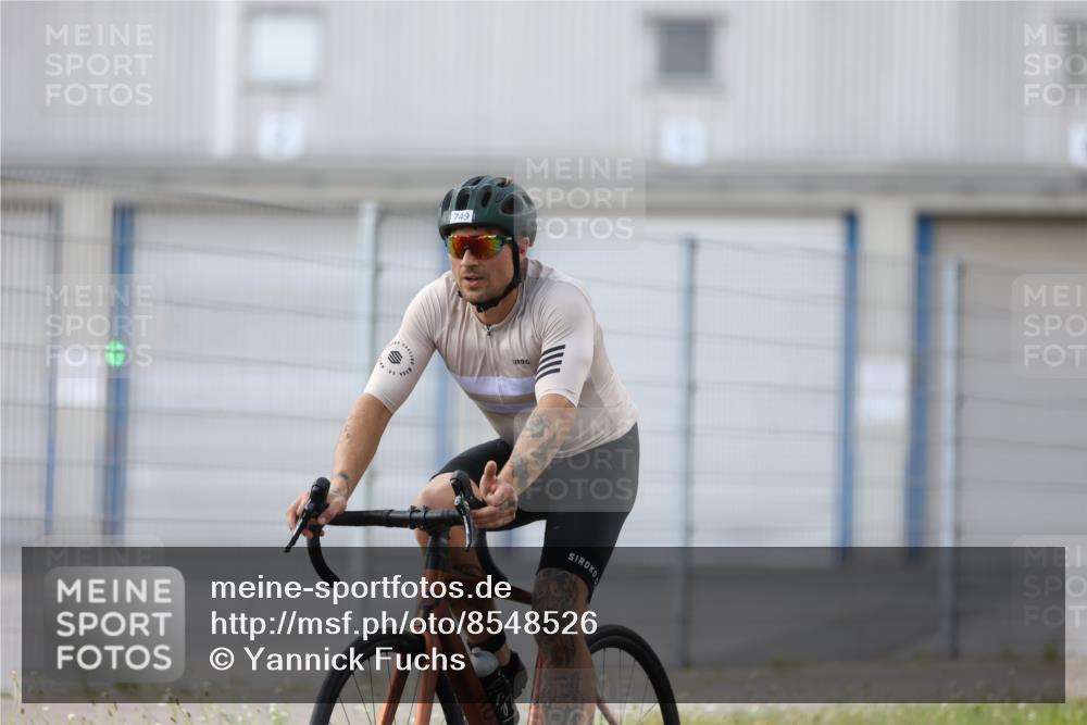 10.08.2025 - GEWOBA Citytriathlon Bremen Yannick Fuchs http://msf.ph/oto/8548526 10.08.2025 13:15:29 Radfahren 636, 736, 749, 758, 843, 940, 969, 1025 meine-sportfotos.de