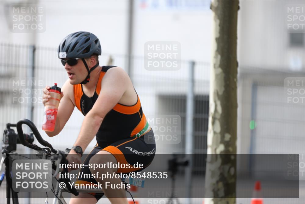 10.08.2025 - GEWOBA Citytriathlon Bremen Yannick Fuchs http://msf.ph/oto/8548535 10.08.2025 13:15:31 Radfahren 636, 736, 749, 758, 843, 940, 969, 1025 meine-sportfotos.de