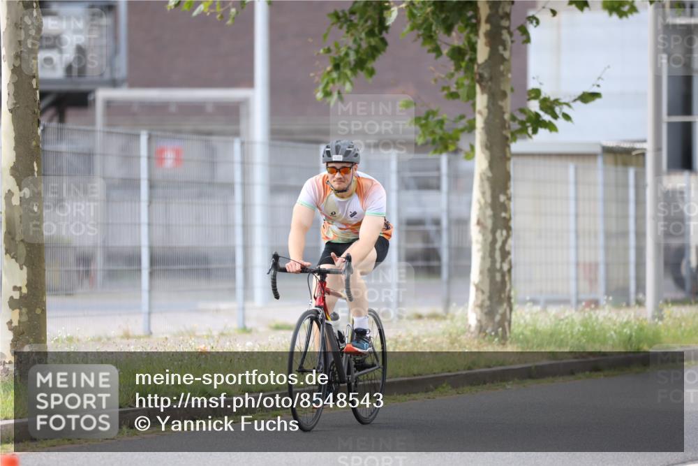 10.08.2025 - GEWOBA Citytriathlon Bremen Yannick Fuchs http://msf.ph/oto/8548543 10.08.2025 13:15:40 Radfahren 636, 749, 758, 843, 940, 1025 meine-sportfotos.de