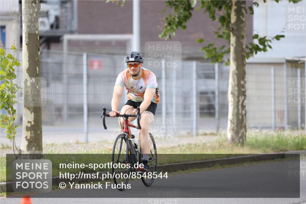 10.08.2025 - GEWOBA Citytriathlon Bremen Yannick Fuchs http://msf.ph/oto/8548544 10.08.2025 13:15:40 Radfahren 636, 749, 758, 843, 940, 1025 meine-sportfotos.de