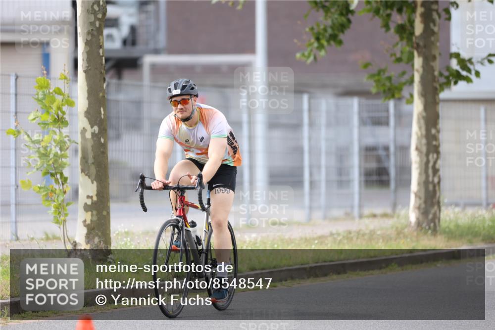 10.08.2025 - GEWOBA Citytriathlon Bremen Yannick Fuchs http://msf.ph/oto/8548547 10.08.2025 13:15:40 Radfahren 636, 749, 758, 843, 940, 1025 meine-sportfotos.de