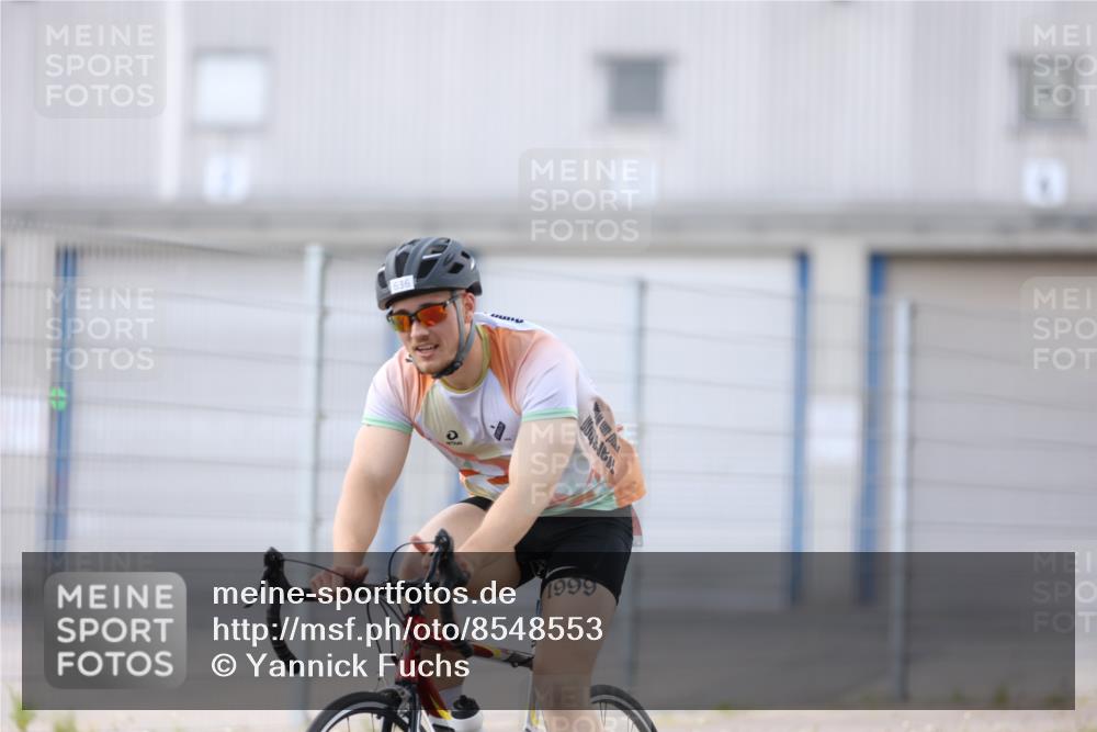10.08.2025 - GEWOBA Citytriathlon Bremen Yannick Fuchs http://msf.ph/oto/8548553 10.08.2025 13:15:41 Radfahren 636, 749, 758, 843, 940, 1025 meine-sportfotos.de