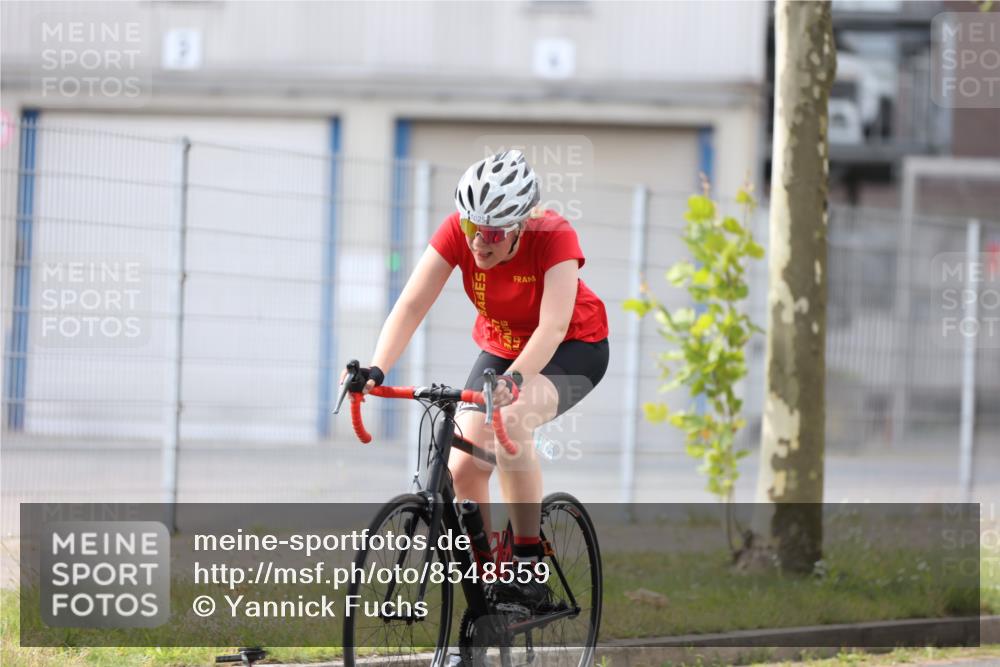 10.08.2025 - GEWOBA Citytriathlon Bremen Yannick Fuchs http://msf.ph/oto/8548559 10.08.2025 13:15:42 Radfahren 636, 843, 940, 1025 meine-sportfotos.de