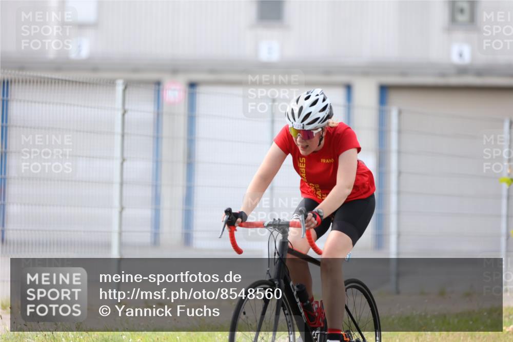 10.08.2025 - GEWOBA Citytriathlon Bremen Yannick Fuchs http://msf.ph/oto/8548560 10.08.2025 13:15:42 Radfahren 636, 843, 940, 1025 meine-sportfotos.de
