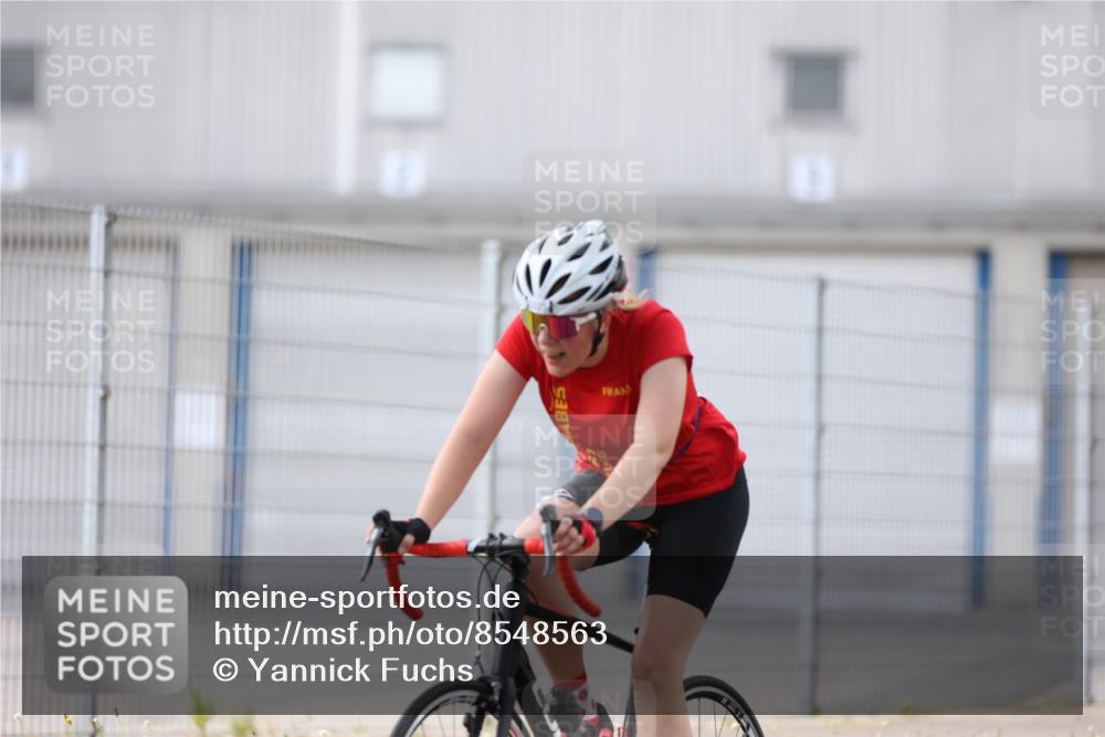 10.08.2025 - GEWOBA Citytriathlon Bremen Yannick Fuchs http://msf.ph/oto/8548563 10.08.2025 13:15:43 Radfahren 636, 843, 1025 meine-sportfotos.de