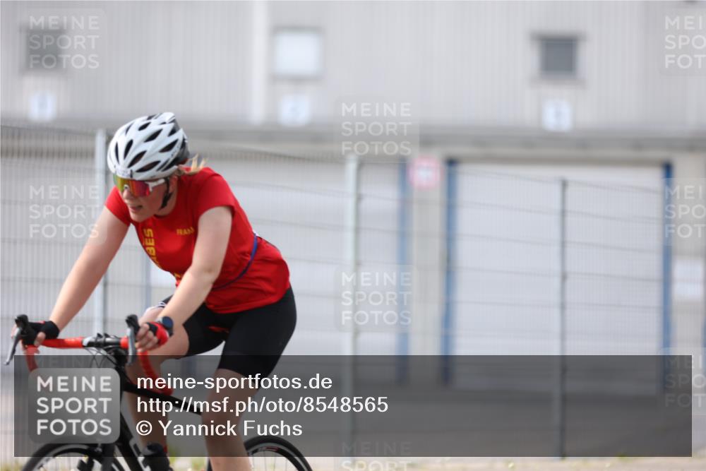 10.08.2025 - GEWOBA Citytriathlon Bremen Yannick Fuchs http://msf.ph/oto/8548565 10.08.2025 13:15:43 Radfahren 636, 843, 1025 meine-sportfotos.de