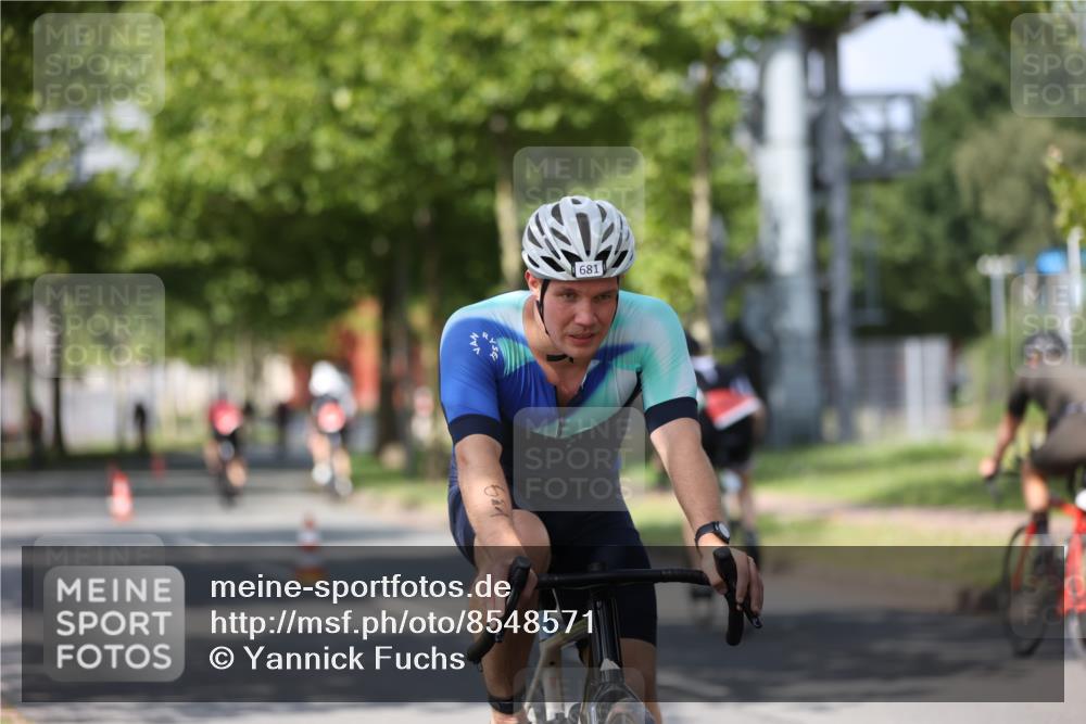 10.08.2025 - GEWOBA Citytriathlon Bremen Yannick Fuchs http://msf.ph/oto/8548571 10.08.2025 12:14:30 Radfahren 632, 655, 681, 708, 735, 738, 793, 801, 806, 838, 888 meine-sportfotos.de