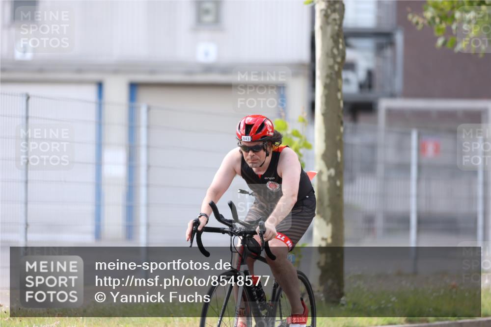 10.08.2025 - GEWOBA Citytriathlon Bremen Yannick Fuchs http://msf.ph/oto/8548577 10.08.2025 13:15:45 Radfahren 636, 843, 900, 1025 meine-sportfotos.de